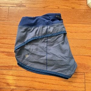 lululemon blue shorts 2.5'